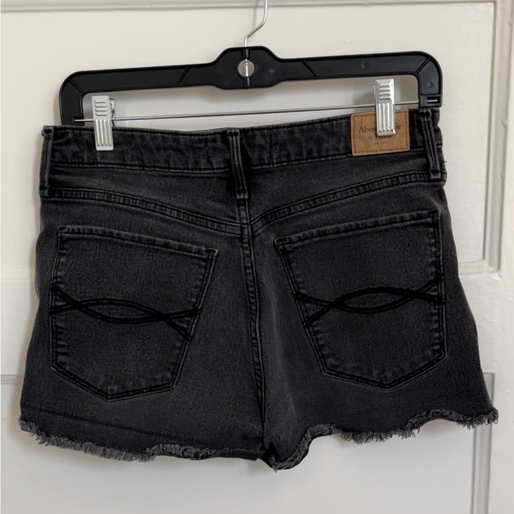 Abercrombie & Fitch Women’s Distressed Shorts Sz 10 - Picture 2 of 3